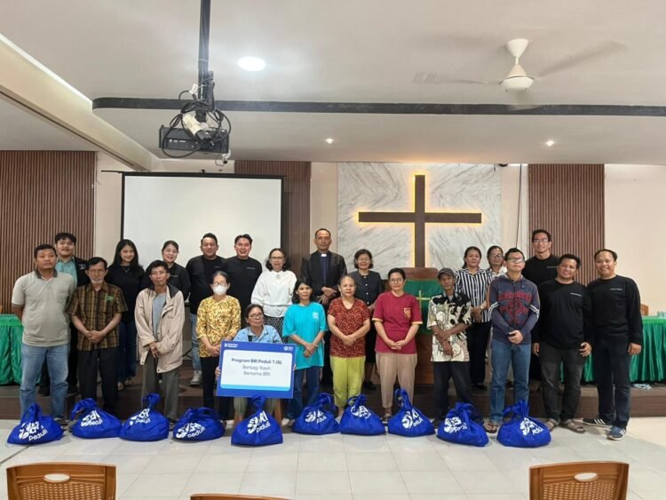 BRI Region 4 Palembang Salurkan Bantuan Sembako ke Enam Gereja